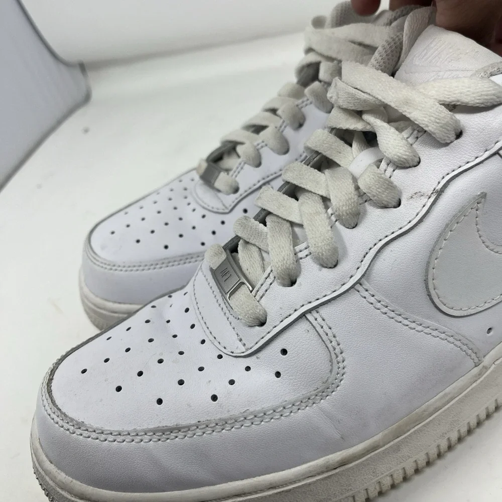 Nike Air Force 1 AF1 '07 Low Men's Triple White Sneakers Size 10.5 CW2288-111